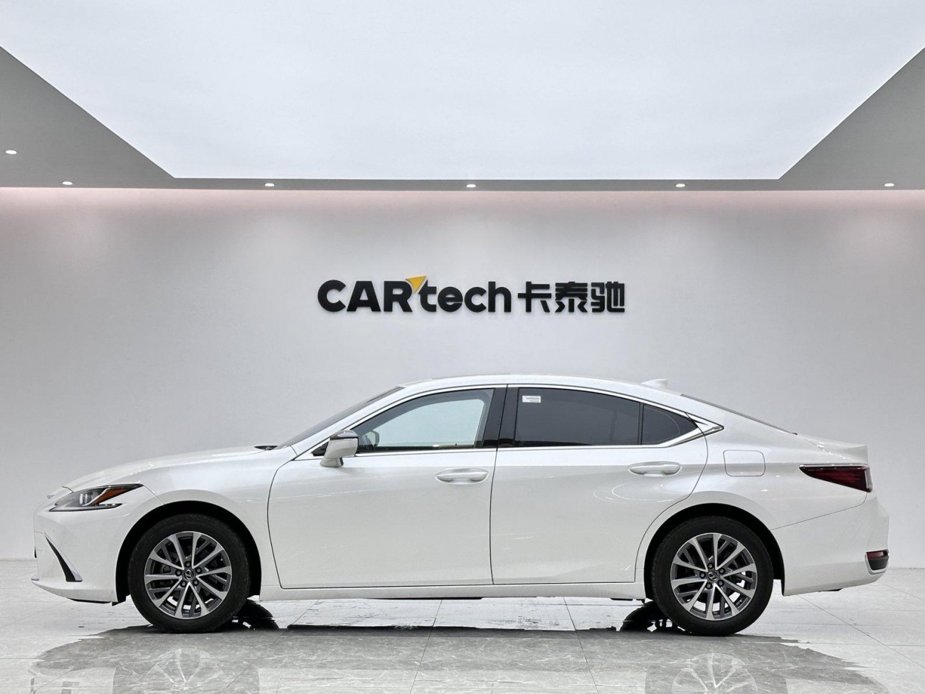 Lexus ES 200 2023