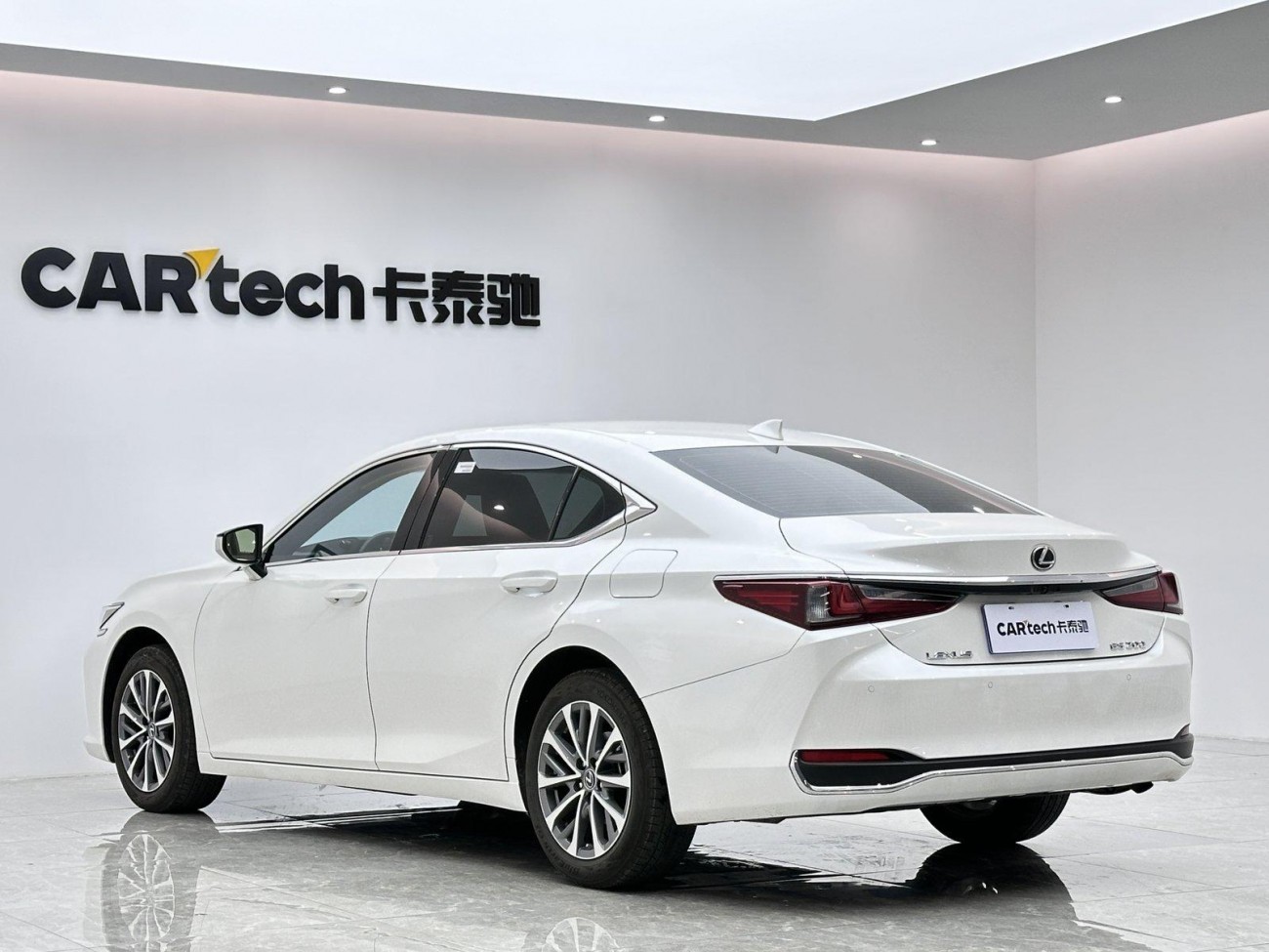 Lexus ES 200 2023