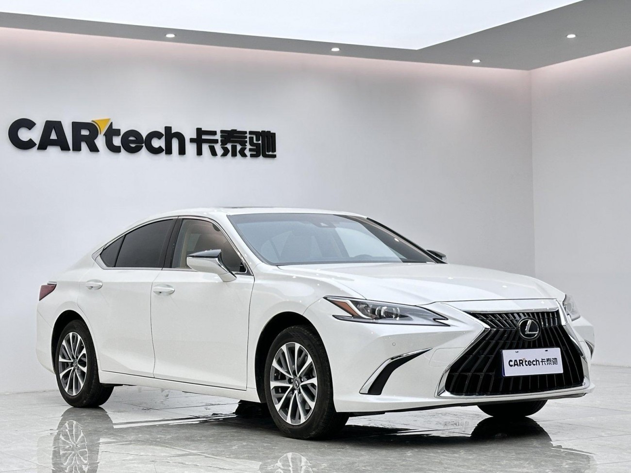 Lexus ES 200 2023