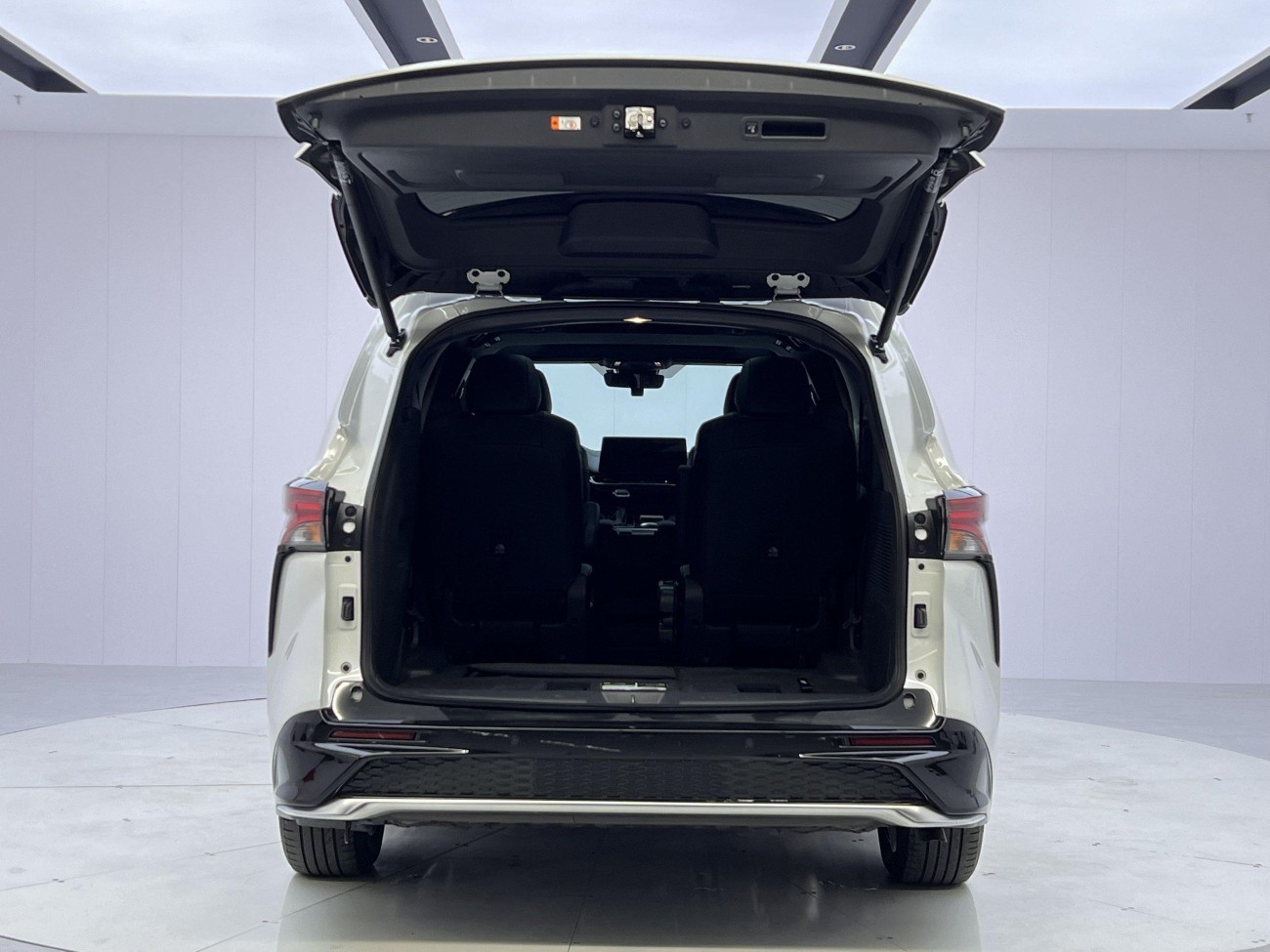 Toyota Granvia 2024