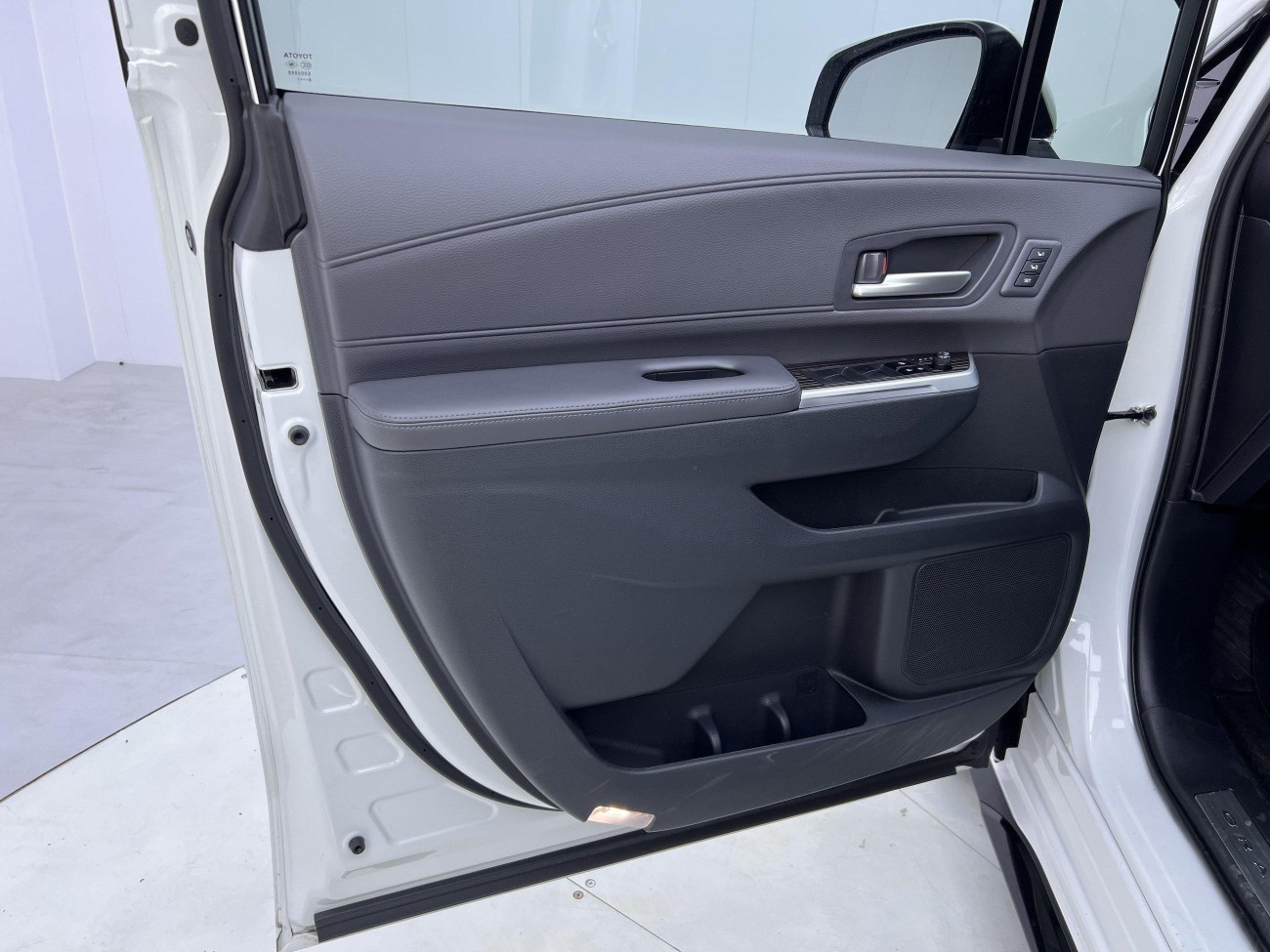 Toyota Granvia 2024