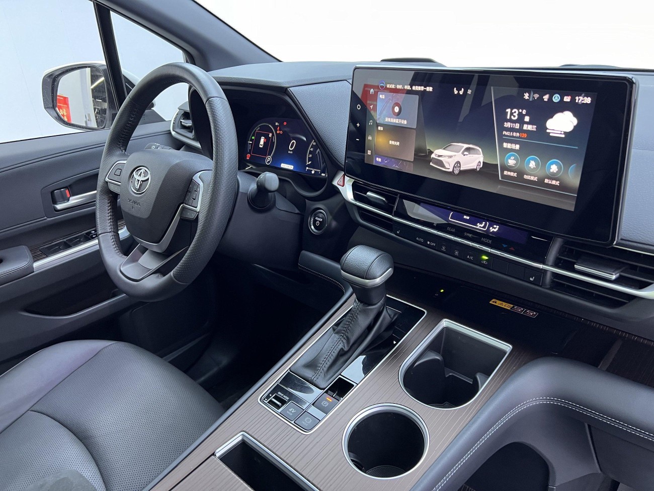 Toyota Granvia 2024