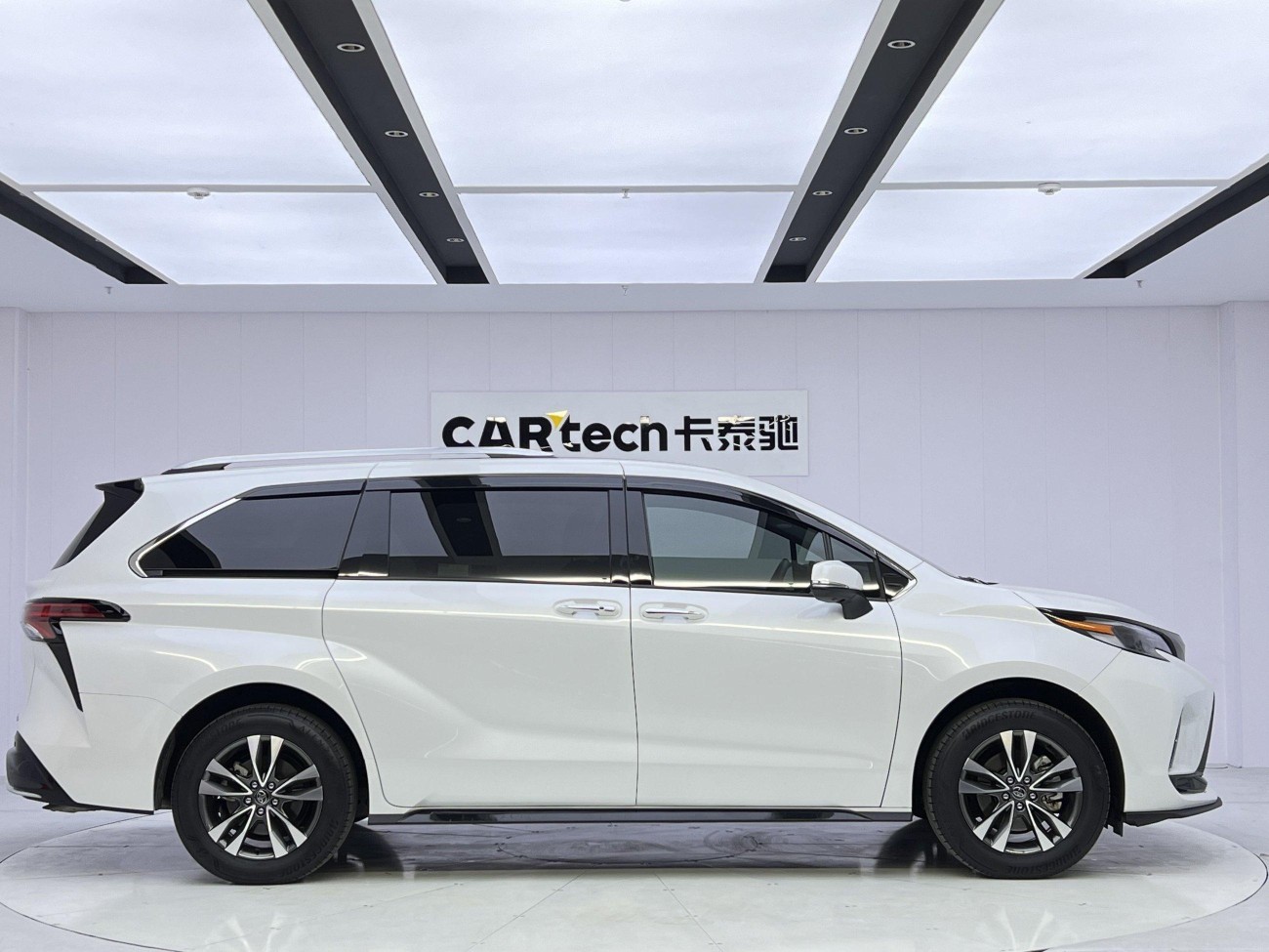 Toyota Granvia 2024