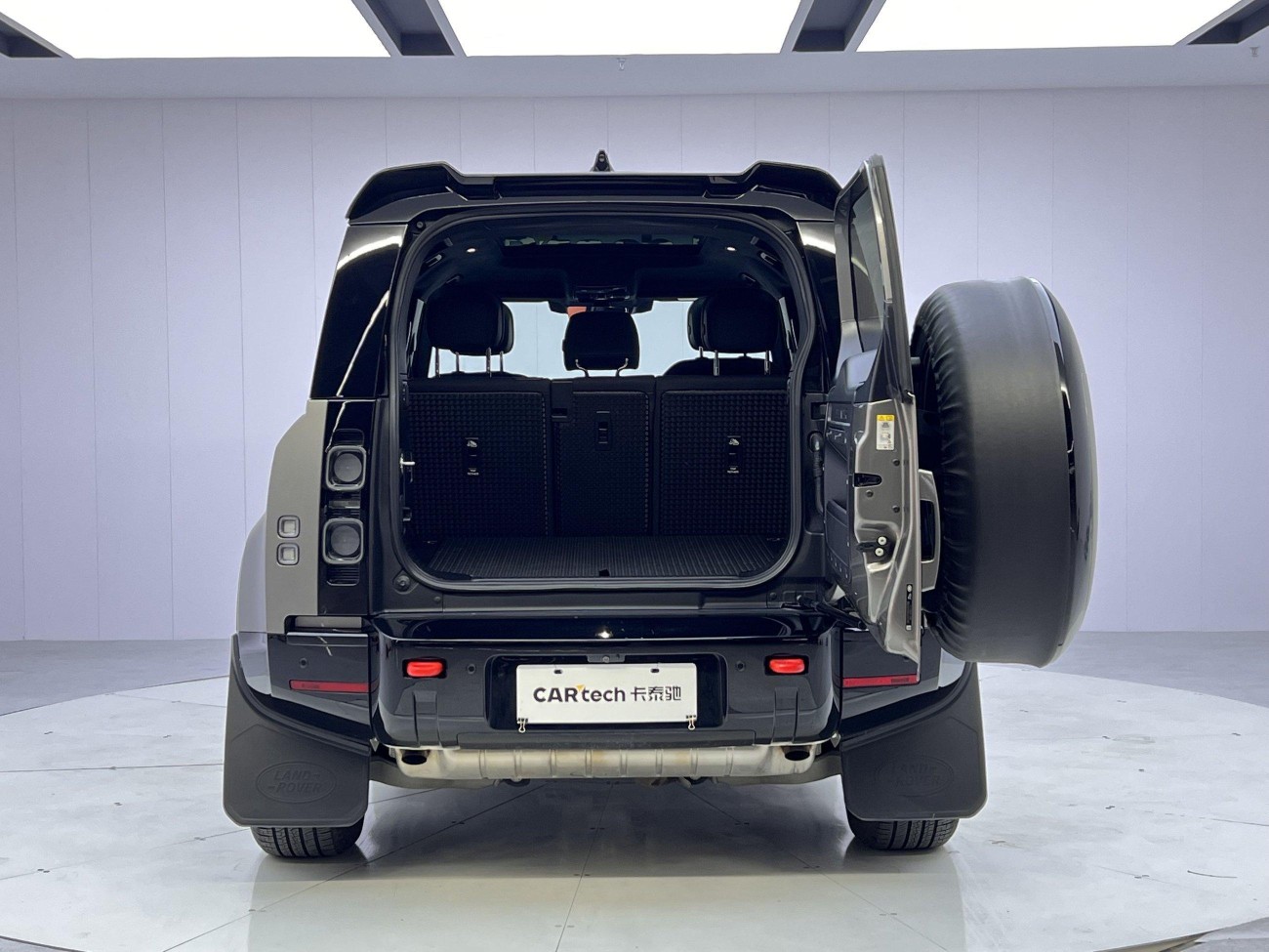Land Rover Defender 2024