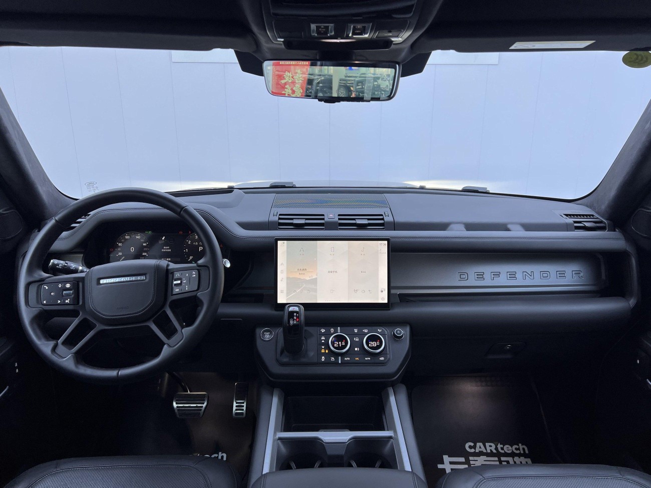 Land Rover Defender 2024