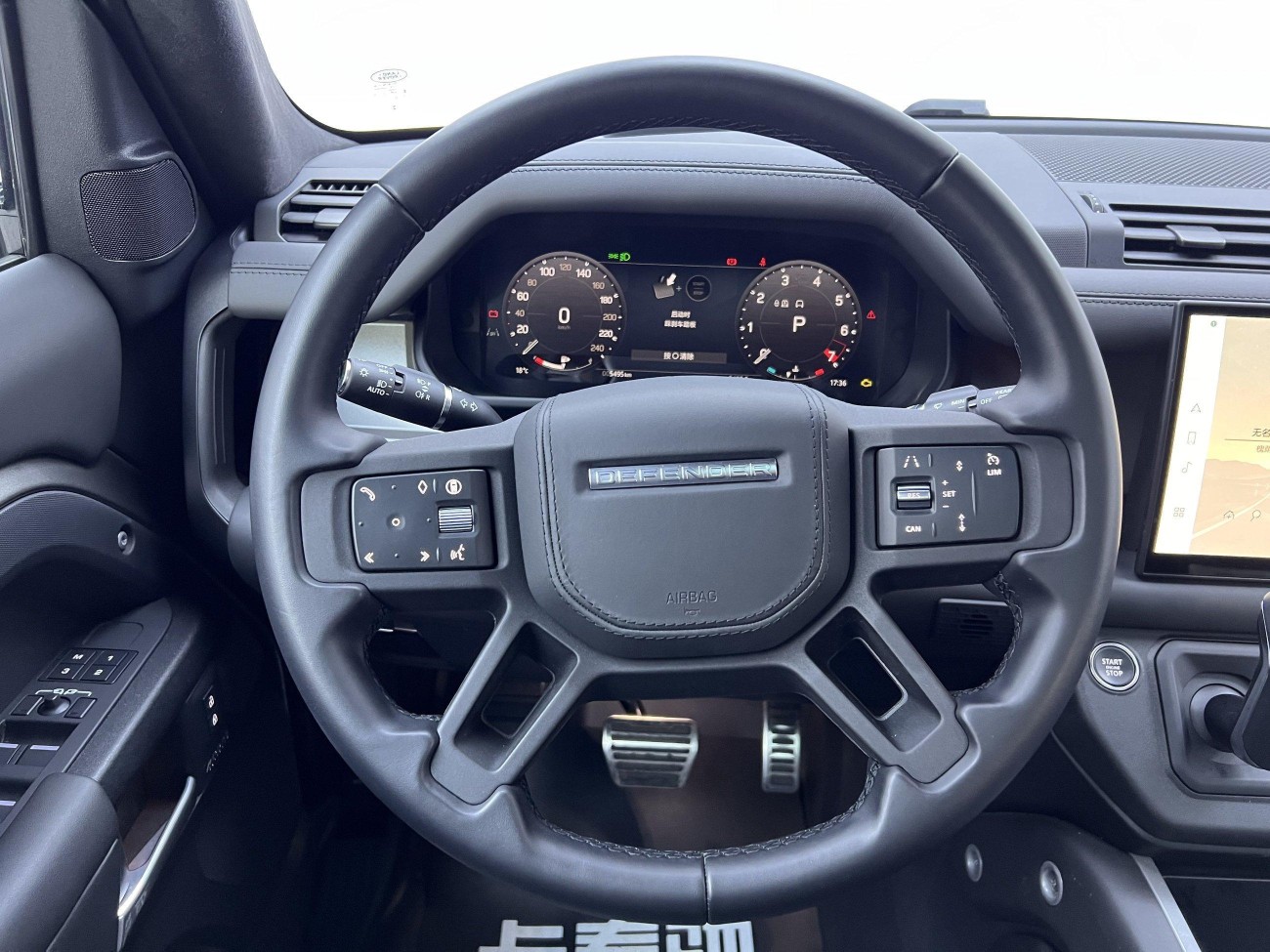 Land Rover Defender 2024