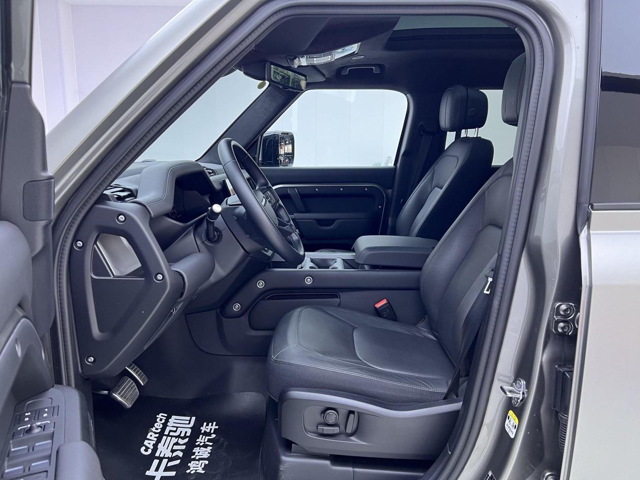 Land Rover Defender 2024