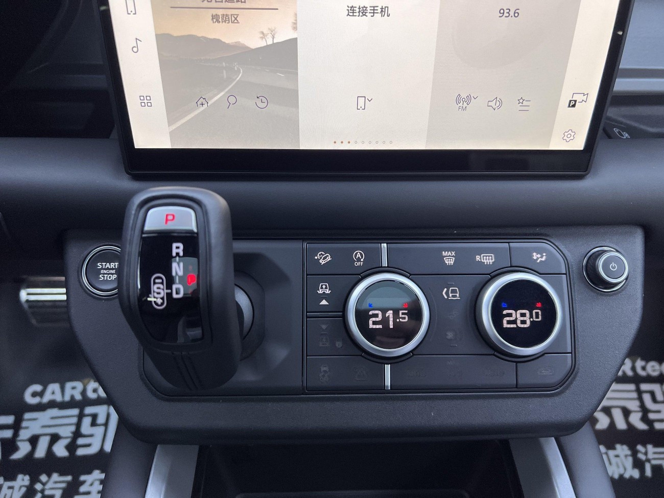Land Rover Defender 2024