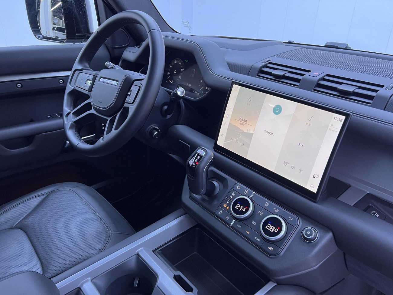 Land Rover Defender 2024