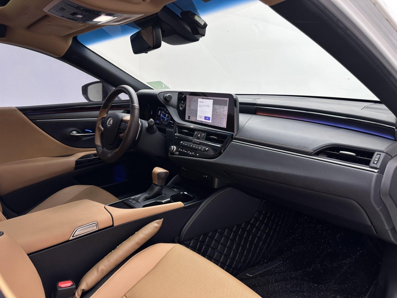 Lexus ES 200 2023
