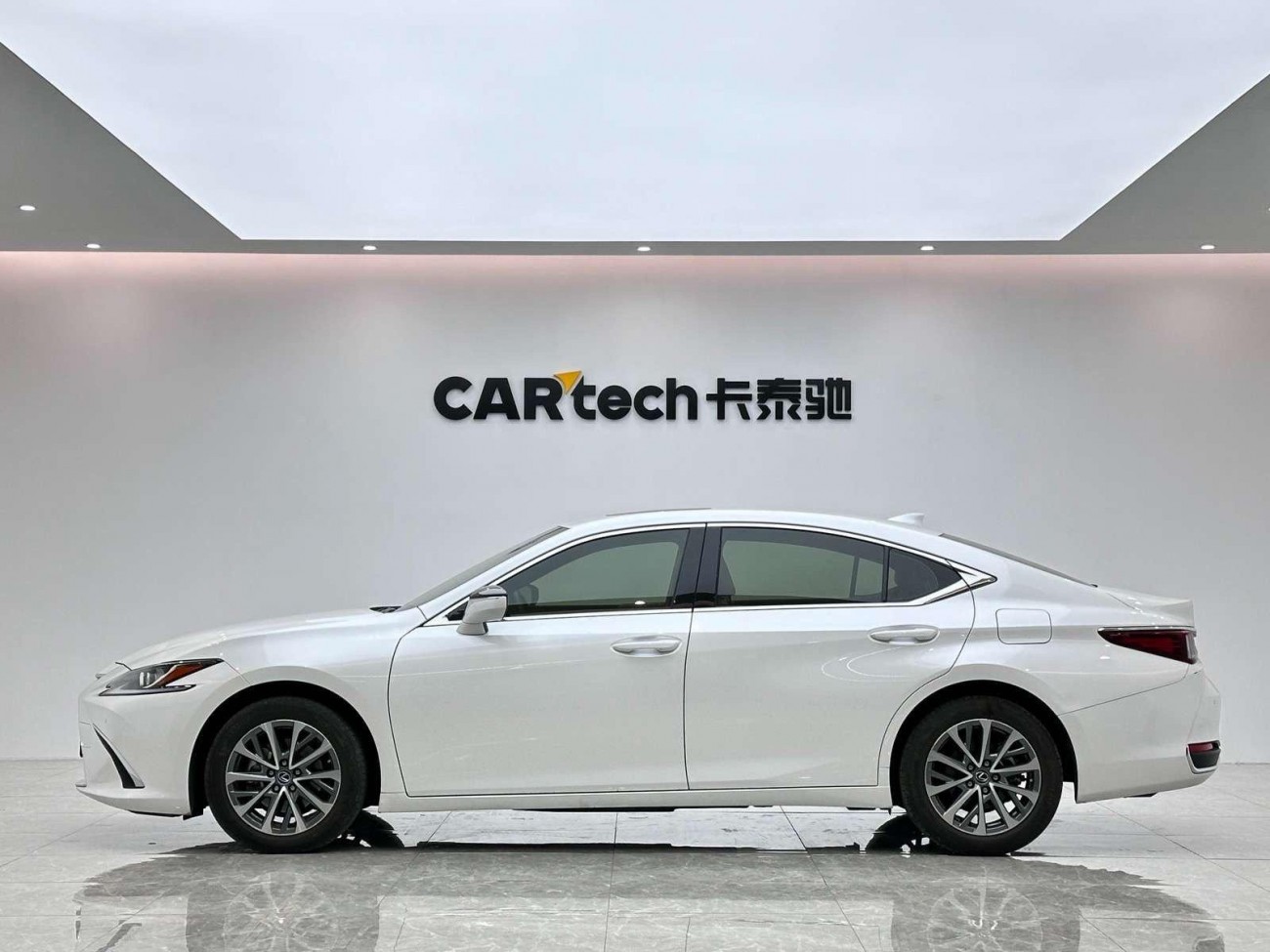 Lexus ES 200 2023