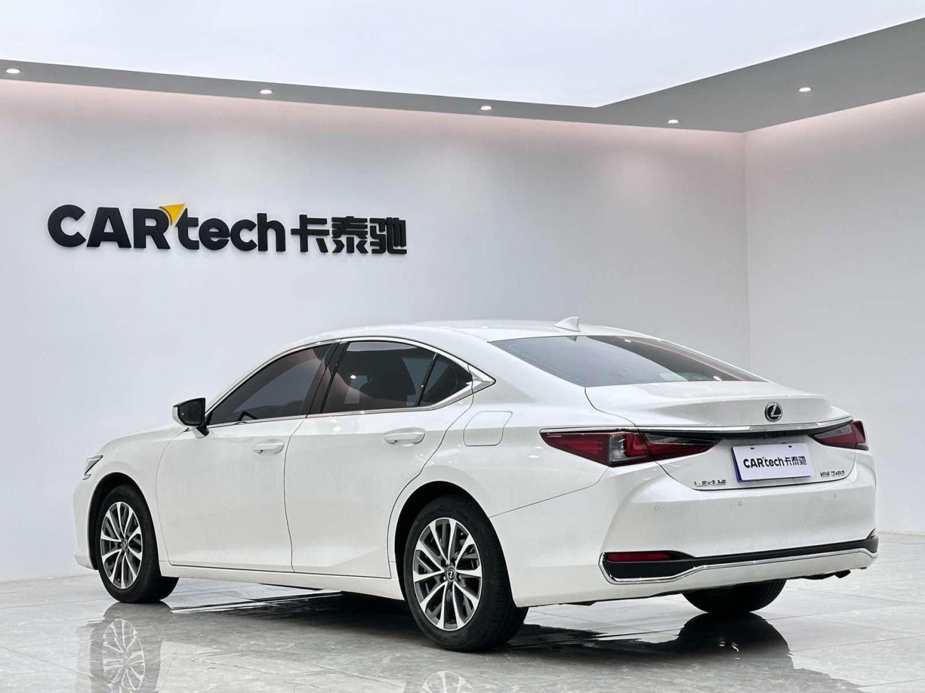 Lexus ES 200 2023