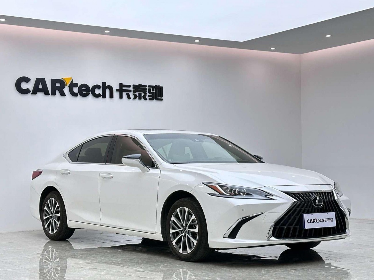 Lexus ES 200 2023