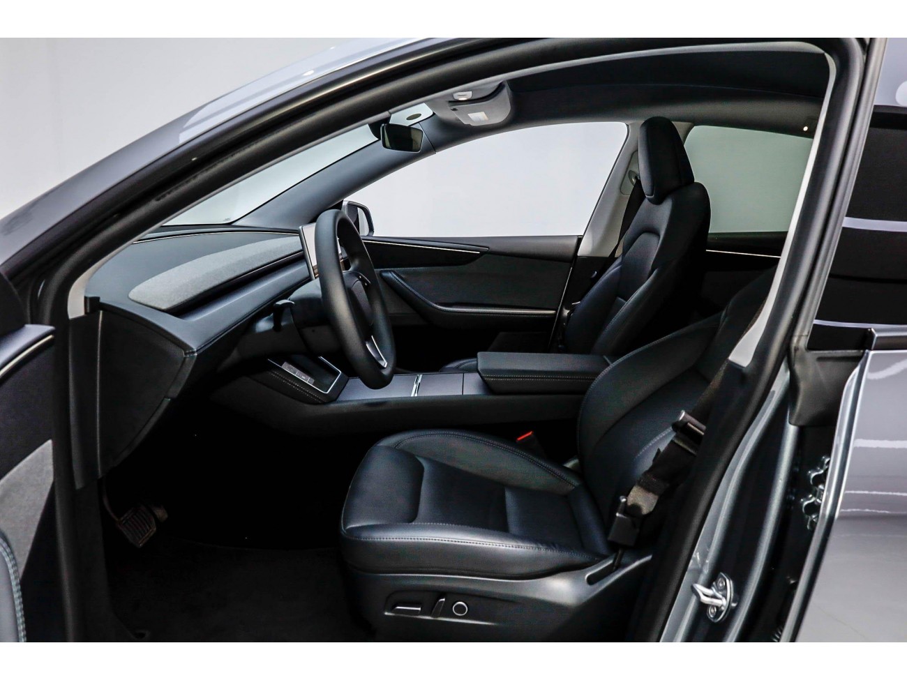 Tesla Model Y 2025