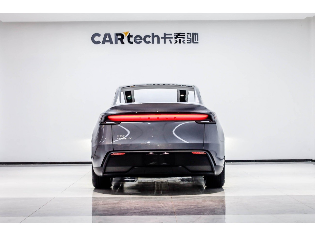 Tesla Model Y 2025