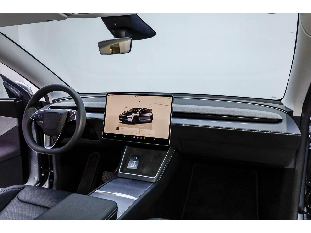 Tesla Model Y 2025