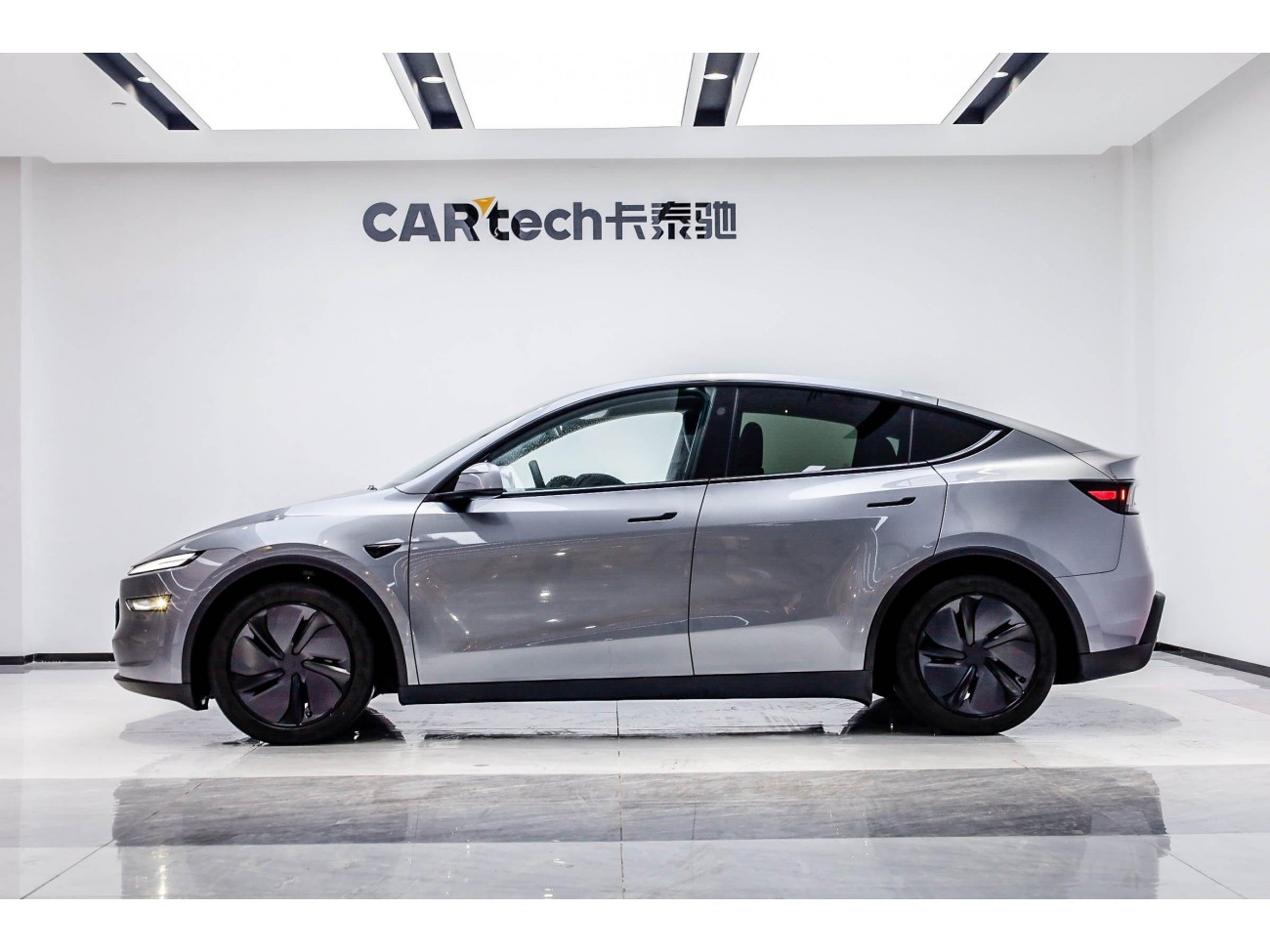 Tesla Model Y 2025