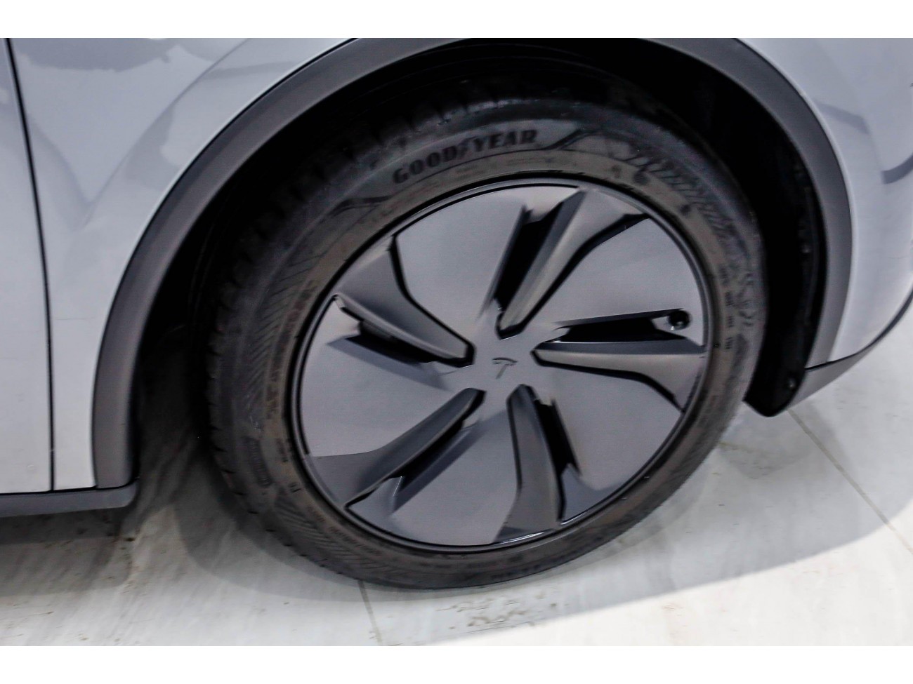 Tesla Model Y 2025