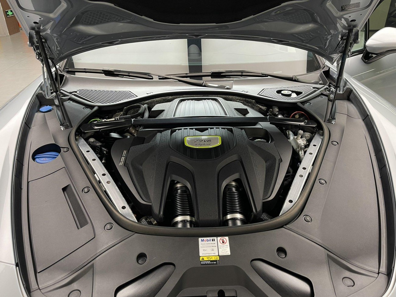 Porsche Panamera 2021