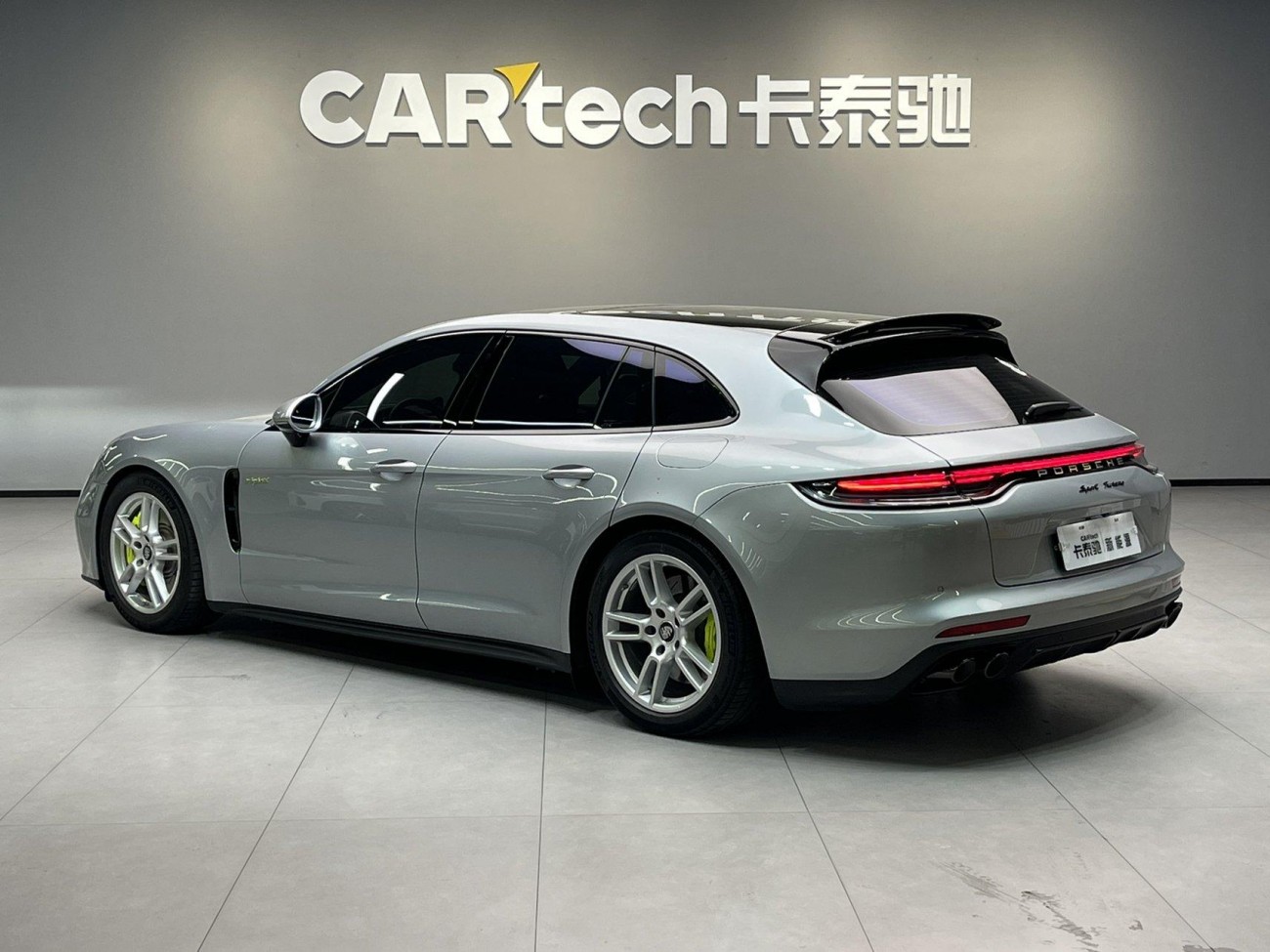 Porsche Panamera 2021