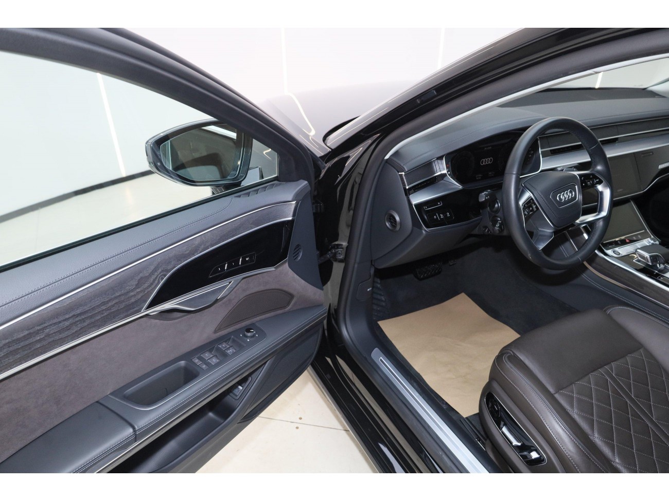 Audi A8L 50 TFSI 2023