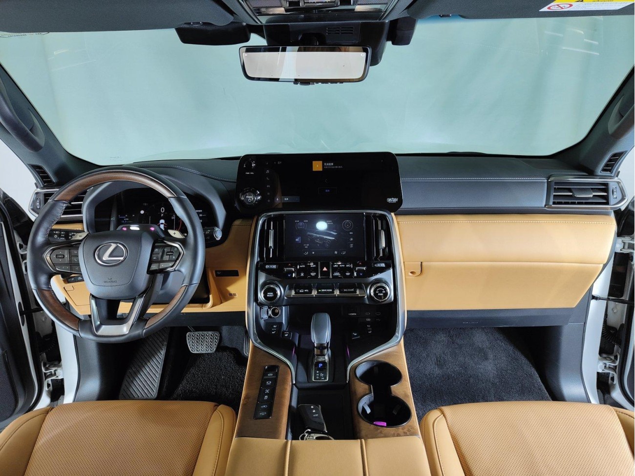 Lexus LX 700h 2025