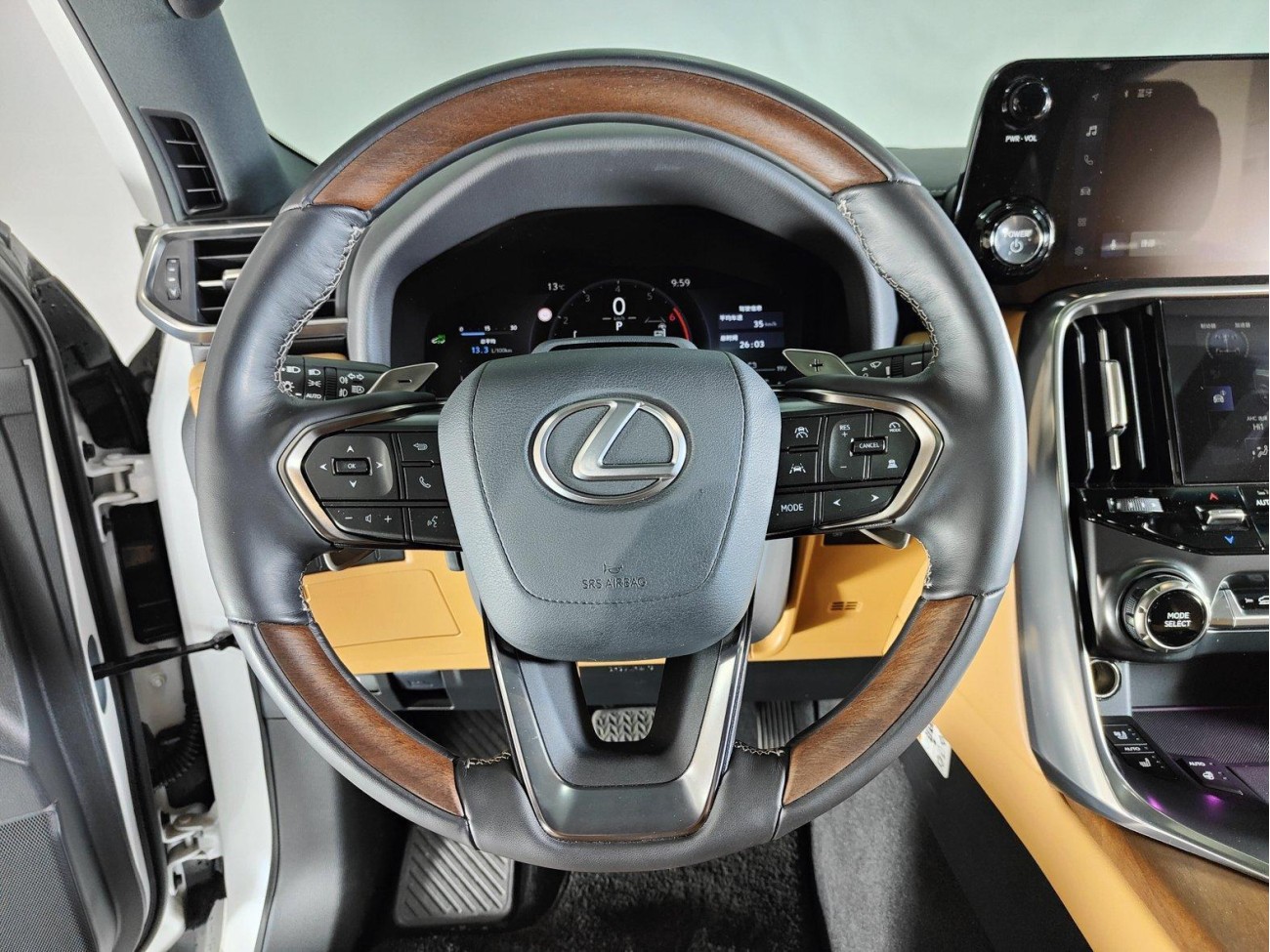 Lexus LX 700h 2025