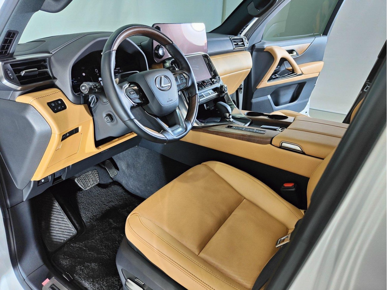 Lexus LX 700h 2025