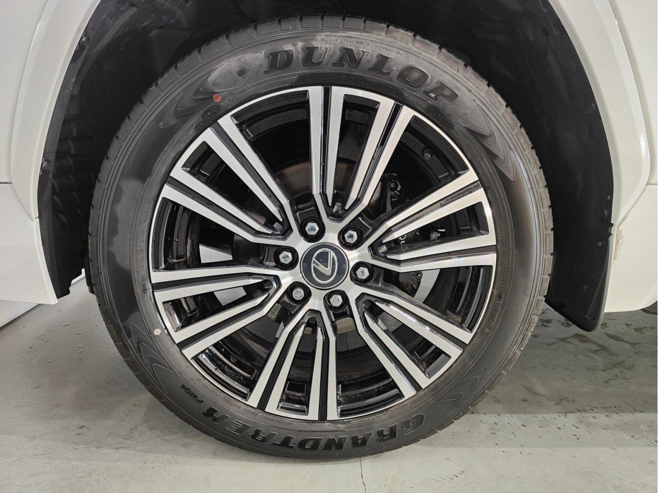 Lexus LX 700h 2025