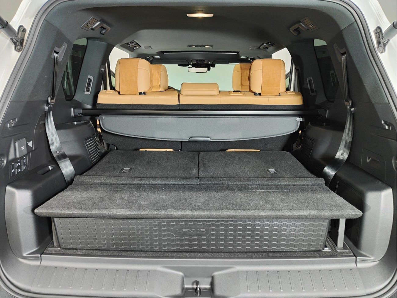 Lexus LX 700h 2025