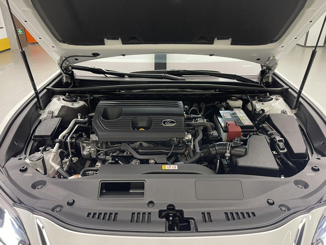 Lexus ES 200 2023