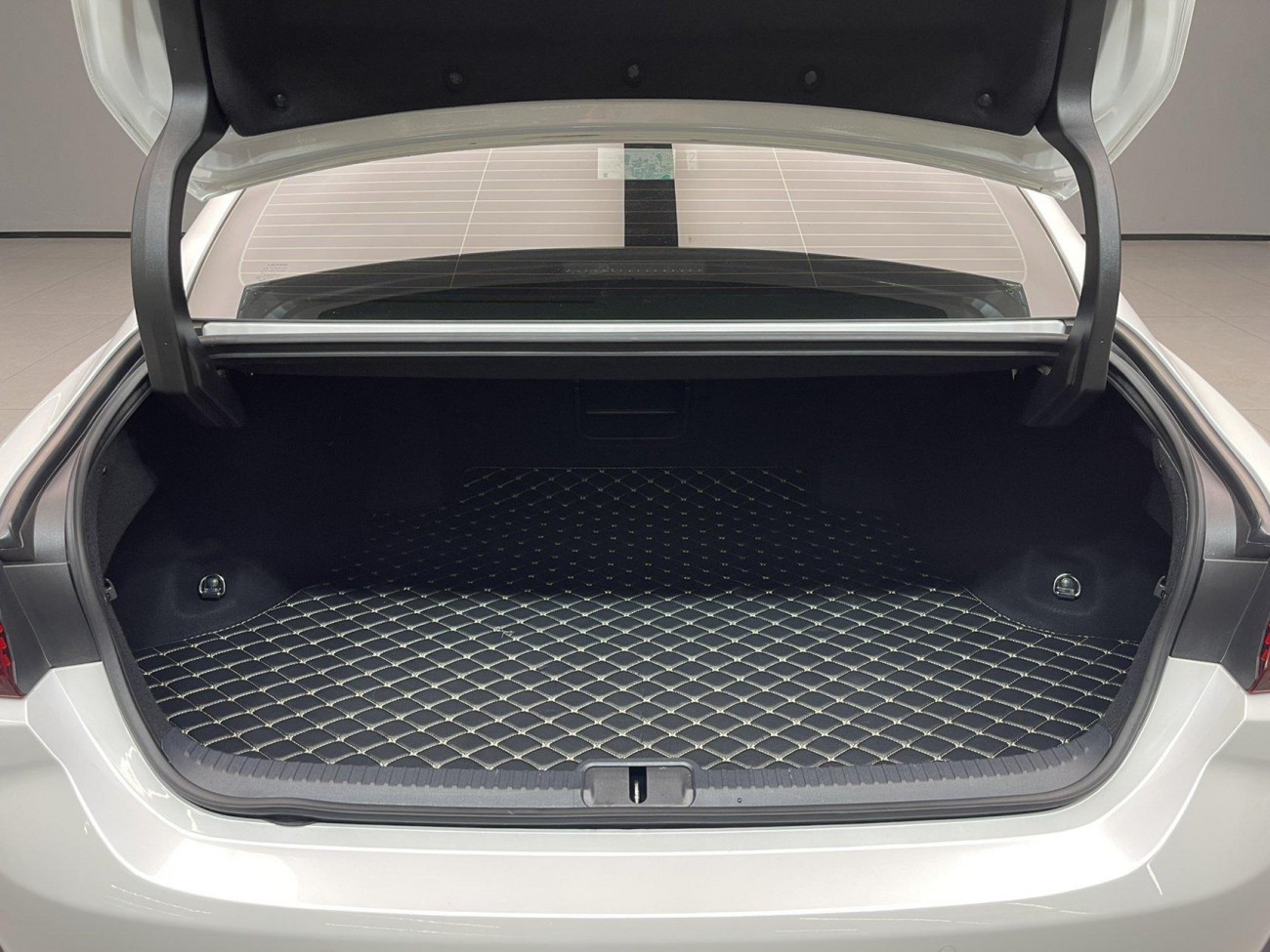Lexus ES 200 2023