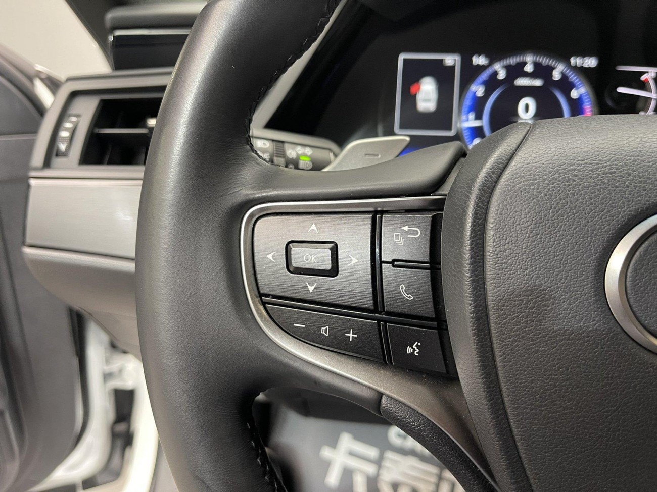 Lexus ES 200 2023