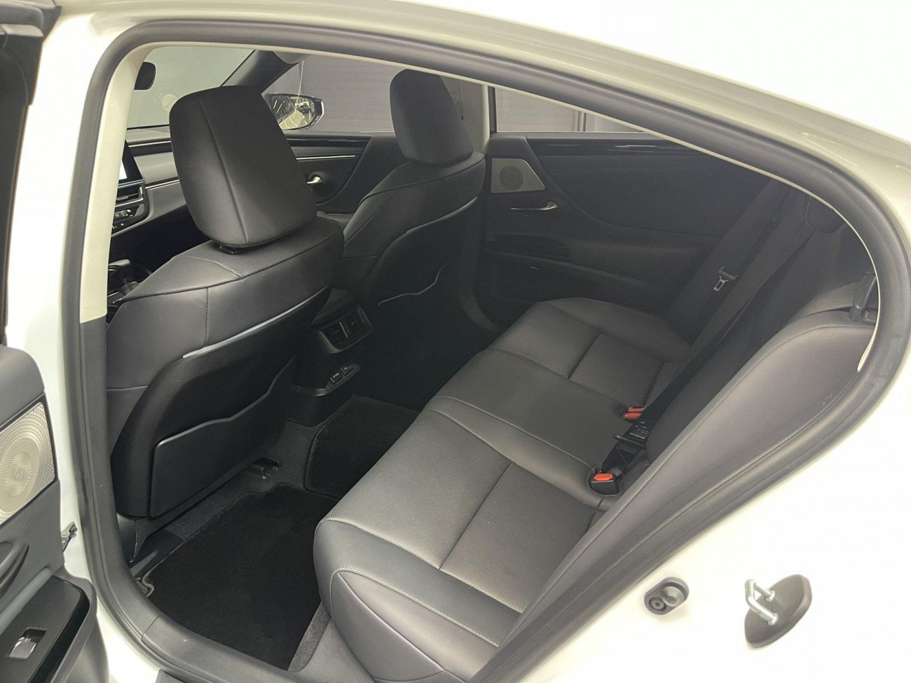 Lexus ES 200 2023