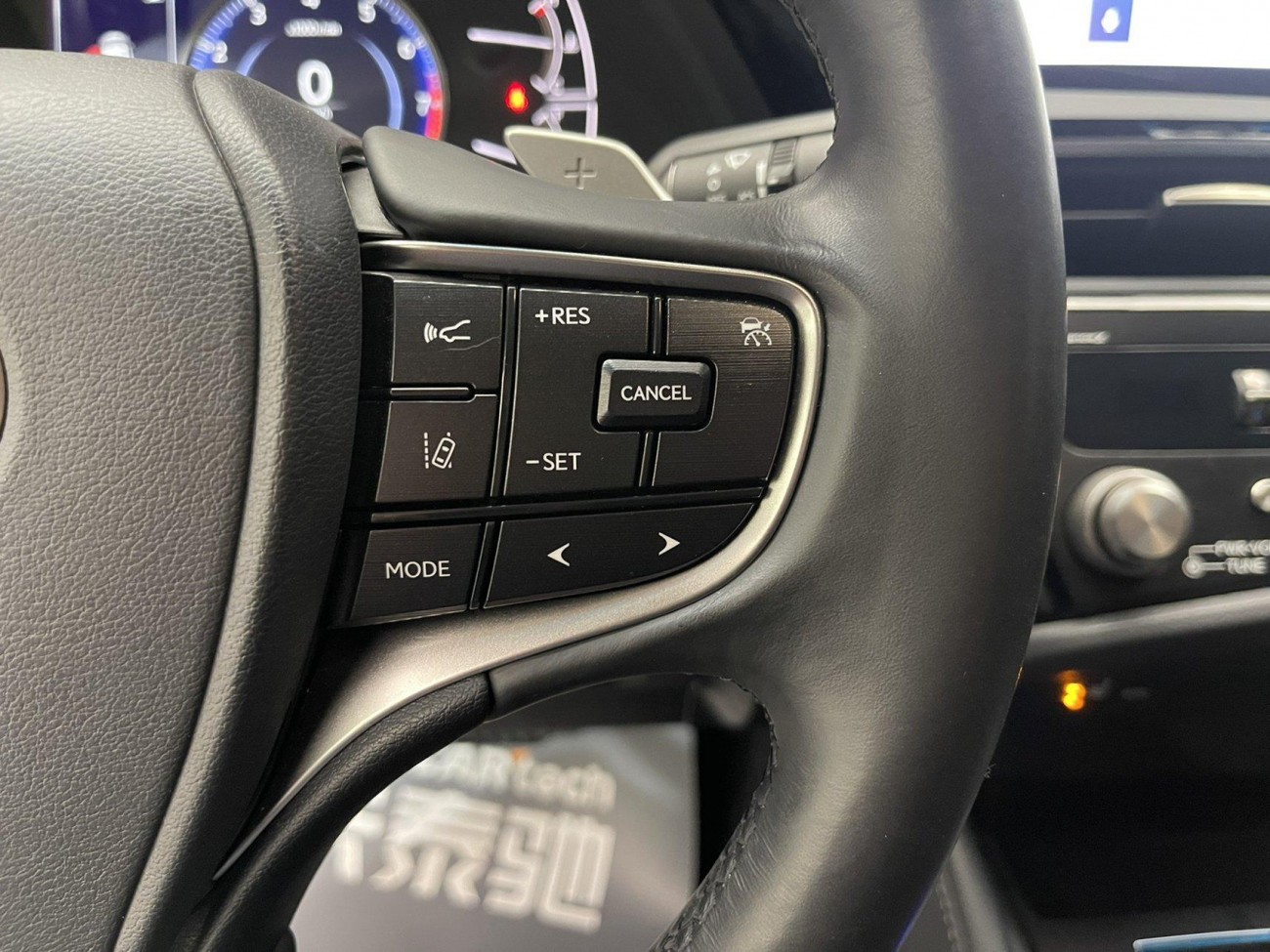 Lexus ES 200 2023