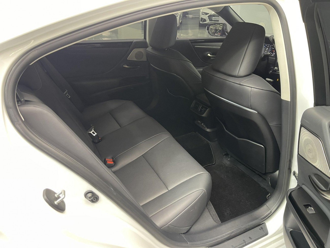 Lexus ES 200 2023