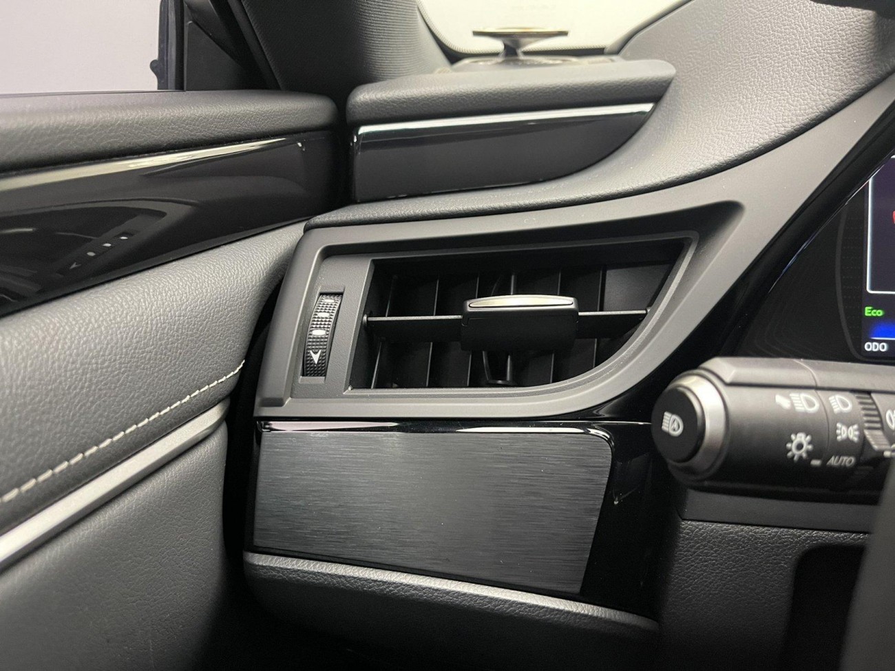 Lexus ES 200 2023