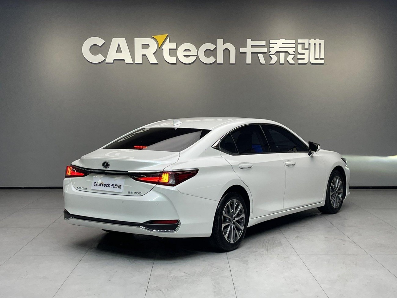 Lexus ES 200 2023