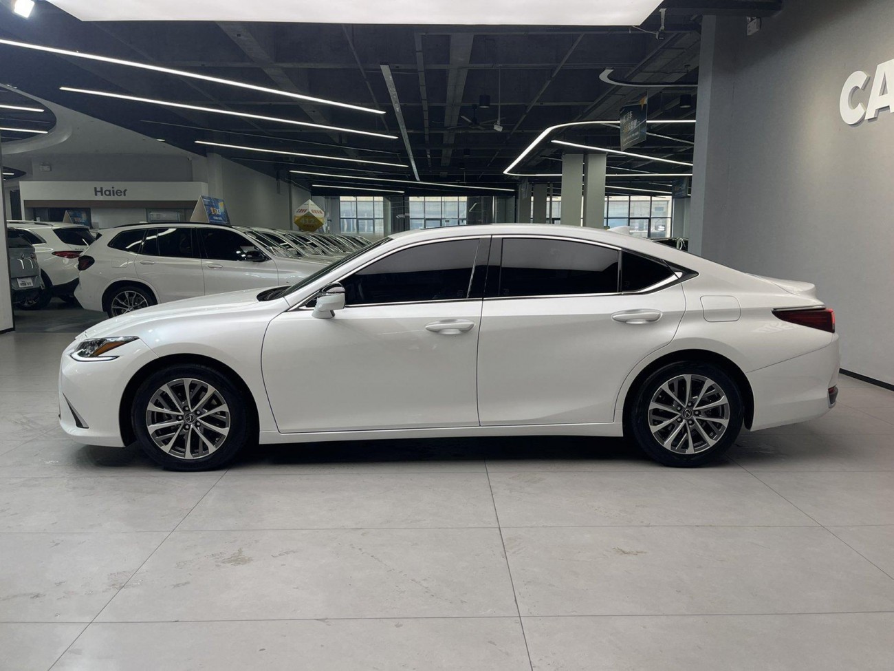 Lexus ES 200 2023