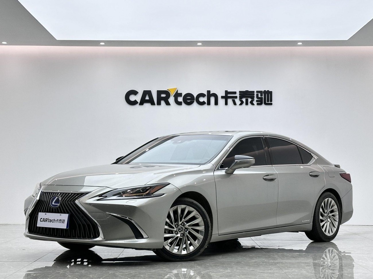 Lexus ES 300h 2021