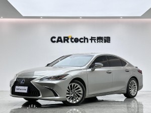 Lexus ES 300h 2021