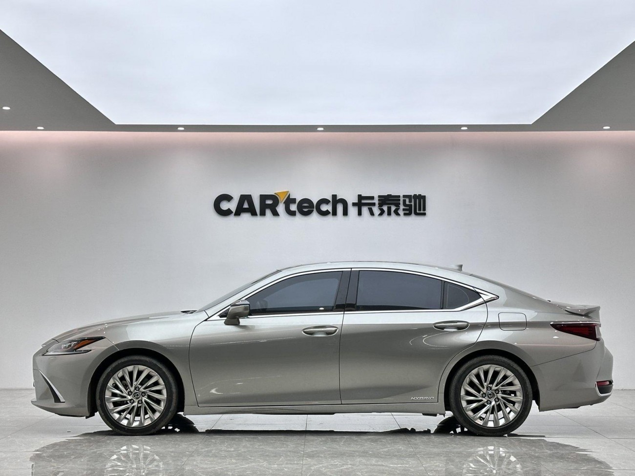 Lexus ES 300h 2021