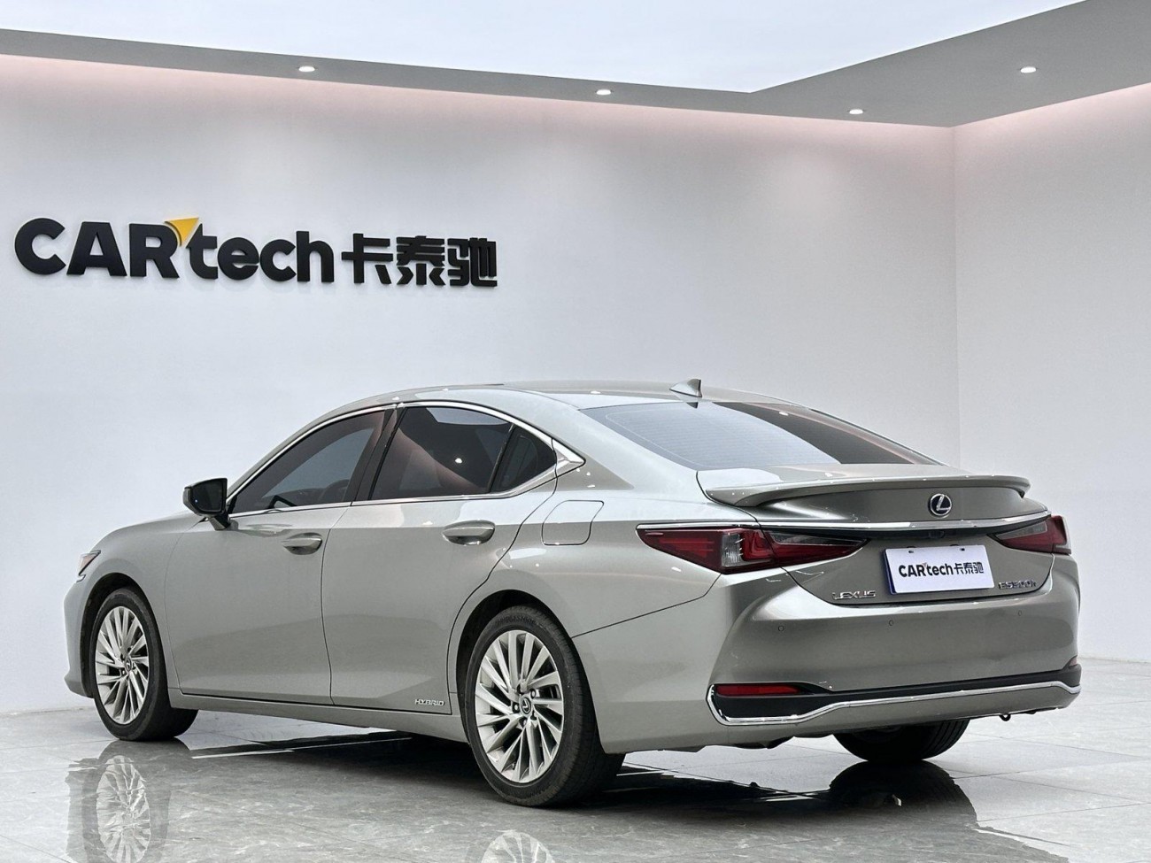 Lexus ES 300h 2021