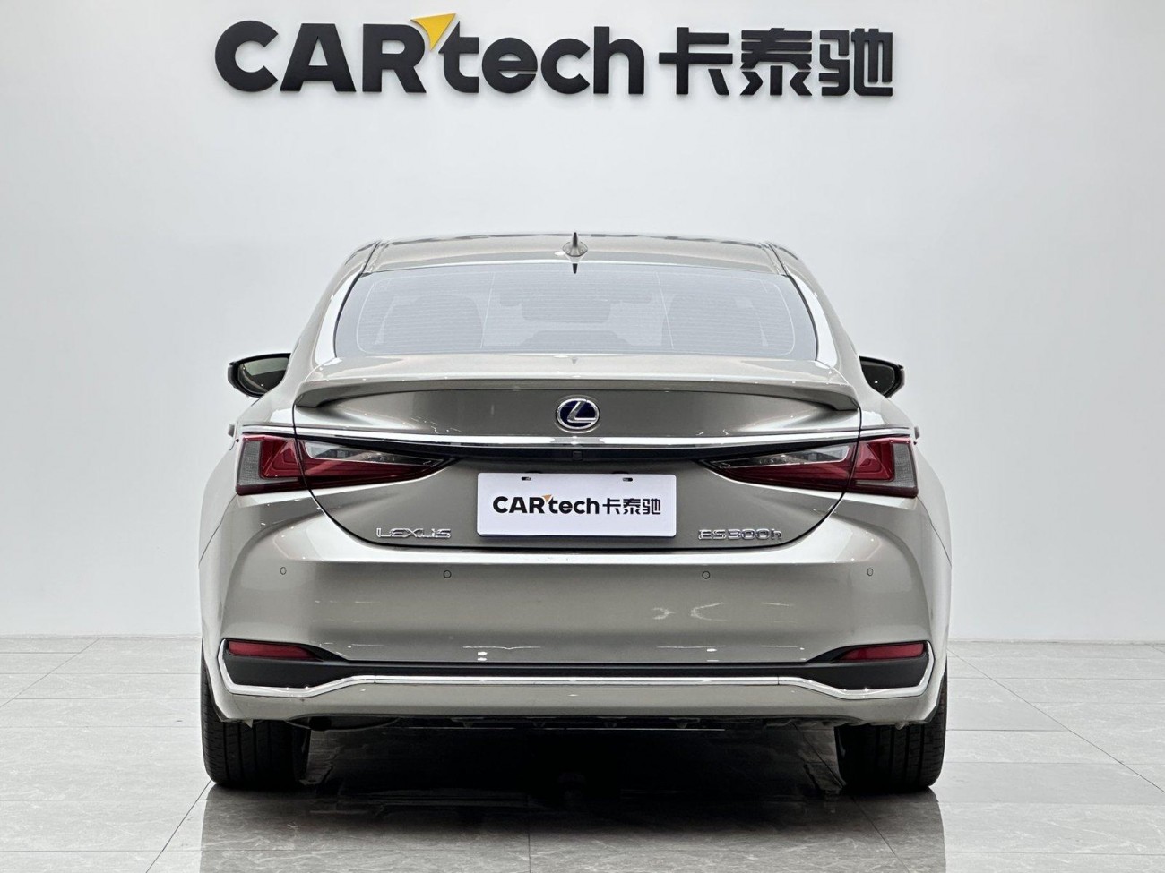 Lexus ES 300h 2021