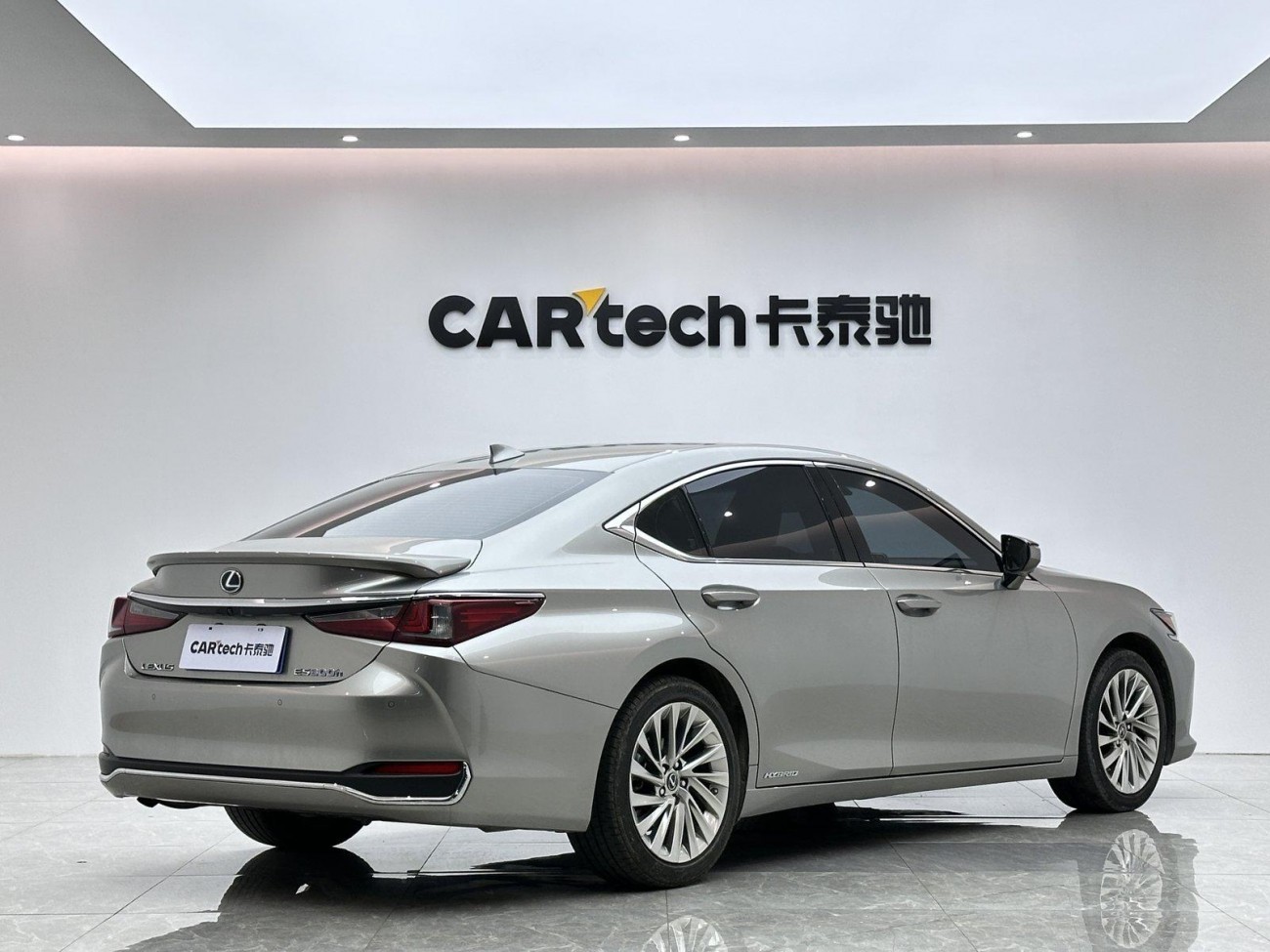 Lexus ES 300h 2021