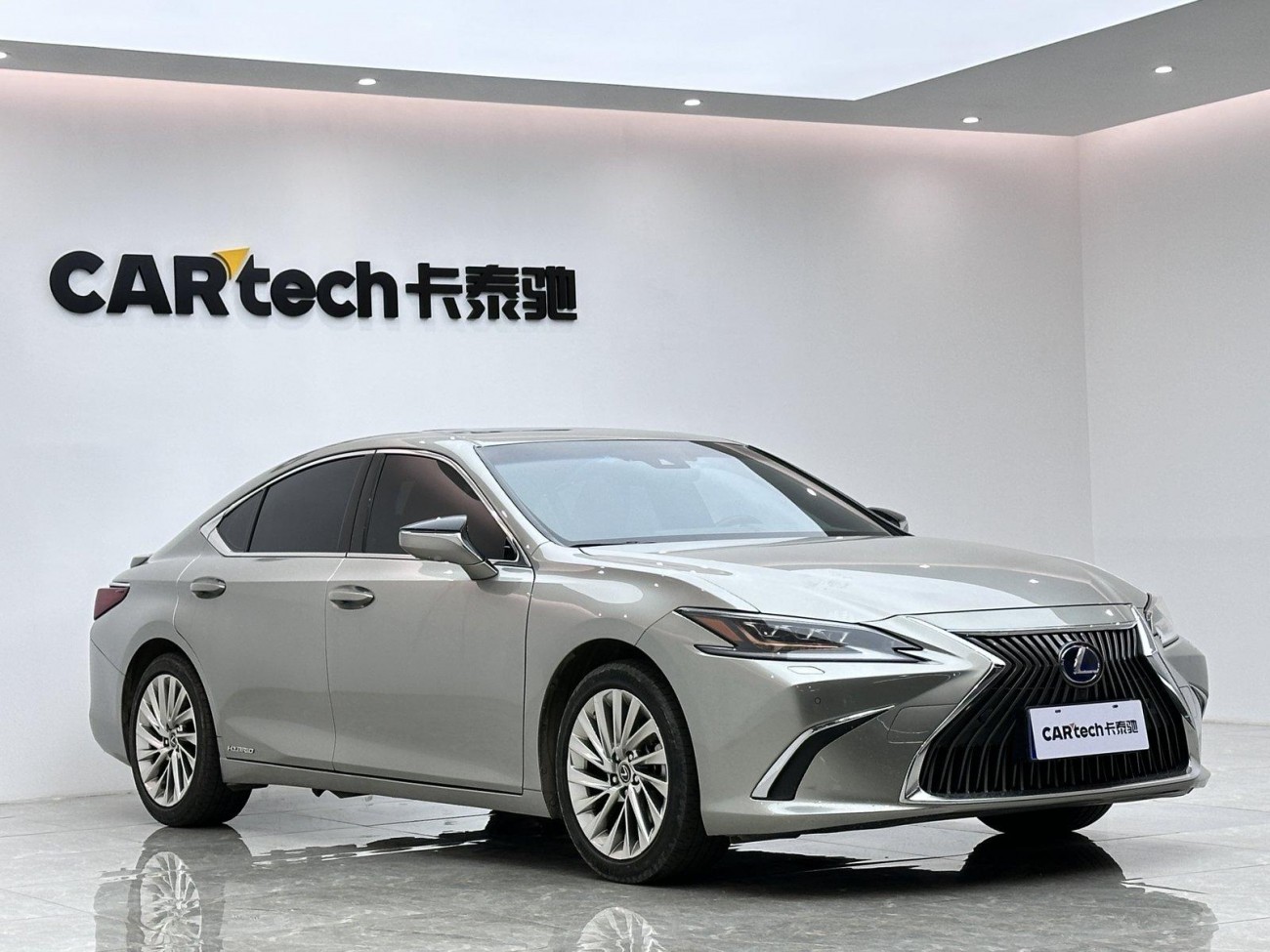 Lexus ES 300h 2021