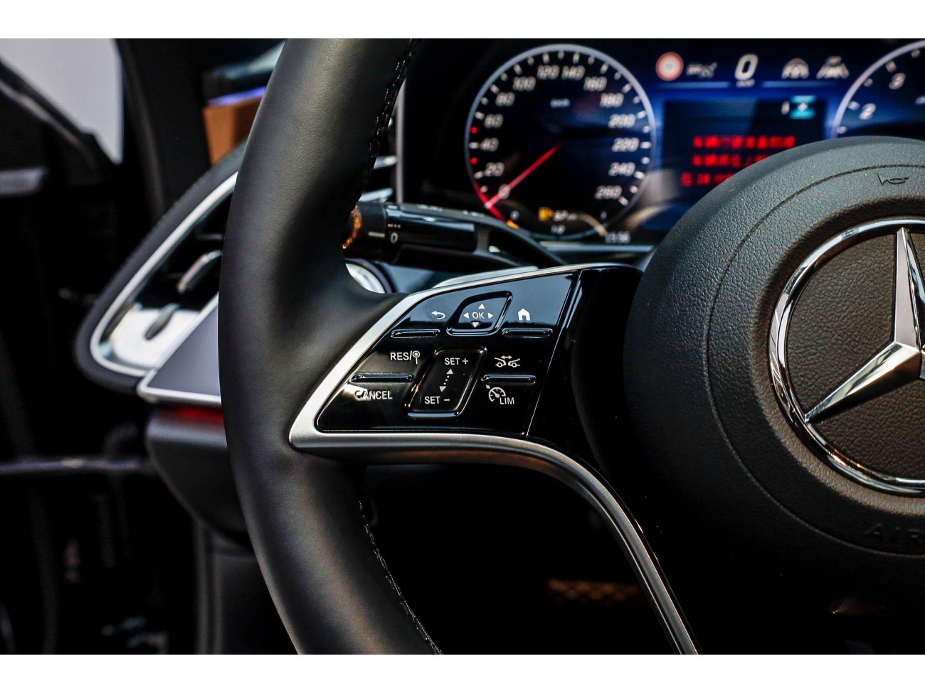 Mercedes-Benz E 300 L 2025