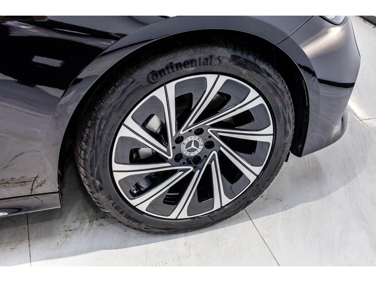 Mercedes-Benz E 300 L 2025