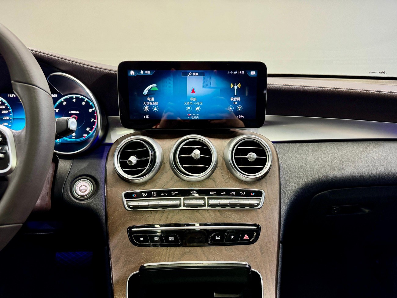 Mercedes-Benz GLC 260 L 2022