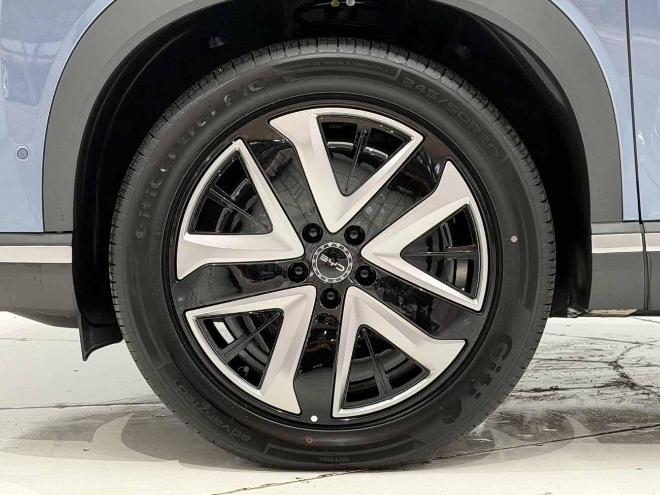 BYD 07 DM-i 2025